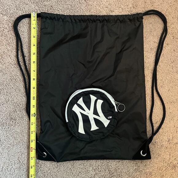 MLB New York Yankees Drawstring Backpack Ball Pocket Baseball Sports Gym Workout - Picture 6 of 7